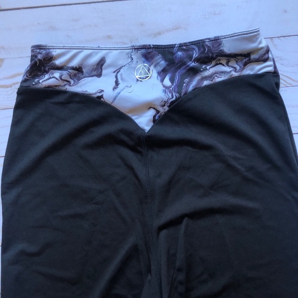 NWOT Marble and Black Leggings - Picture 4 of 5